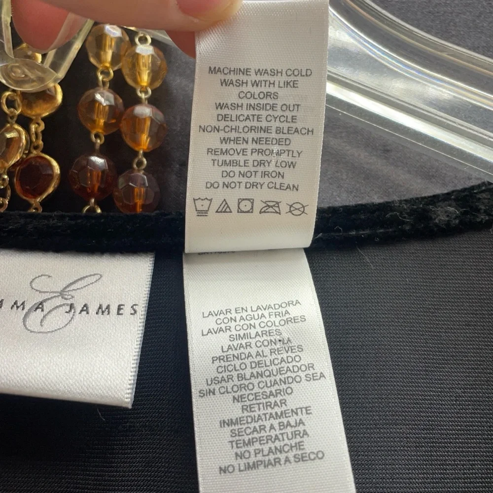 NWT Emma James Black Velvet Notched Neckline Top with Beaded Sequin Accent,Sz 16 - Picture 4 of 6